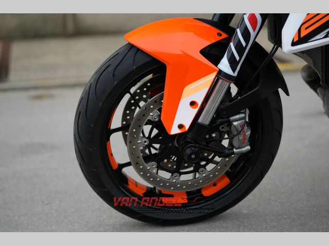 ktm - 1290-super-duke-r