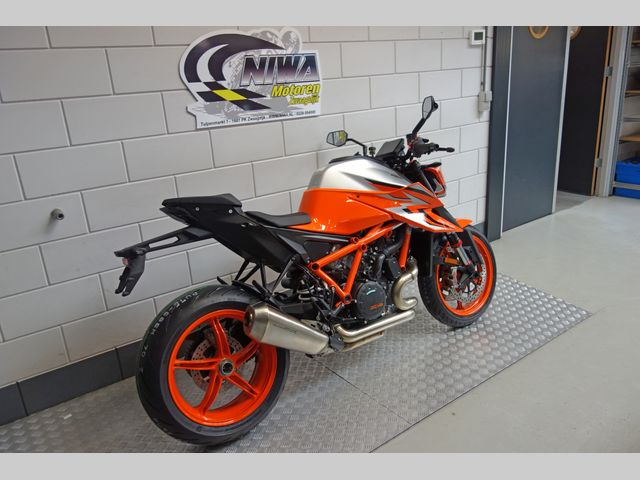 ktm - 1290-super-duke-r