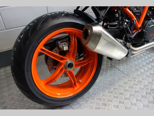 ktm - 1290-super-duke-r