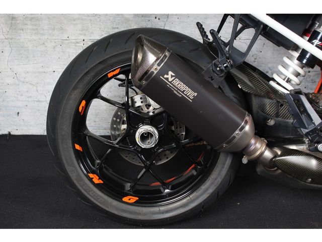 ktm - 1290-super-duke-r