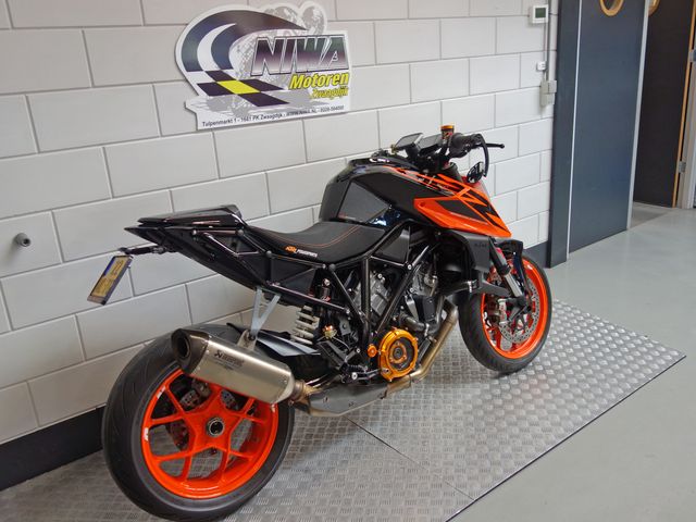 ktm - 1290-super-duke-r