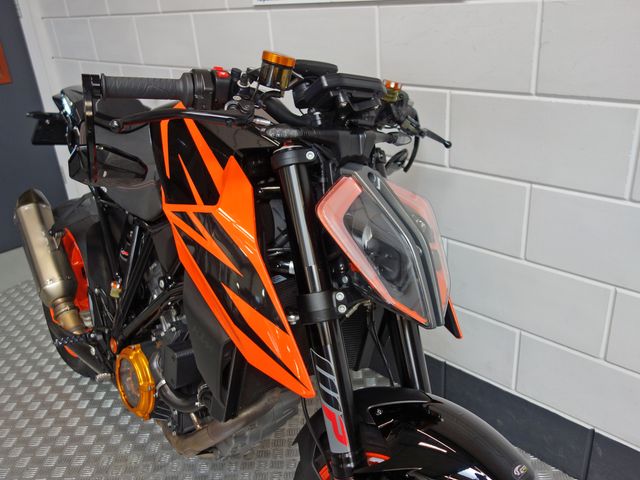 ktm - 1290-super-duke-r