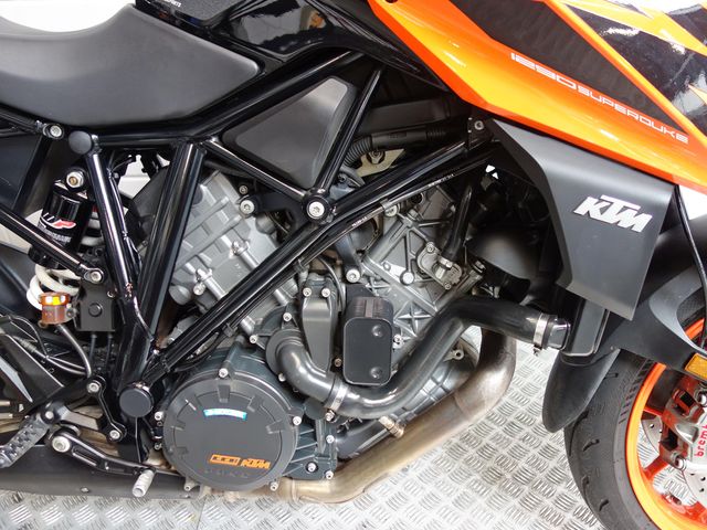 ktm - 1290-super-duke-r