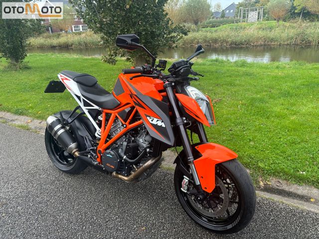 ktm - 1290-super-duke-r