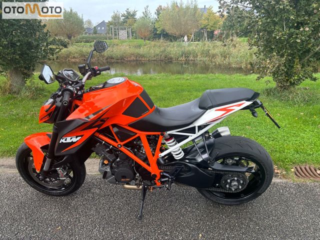 ktm - 1290-super-duke-r