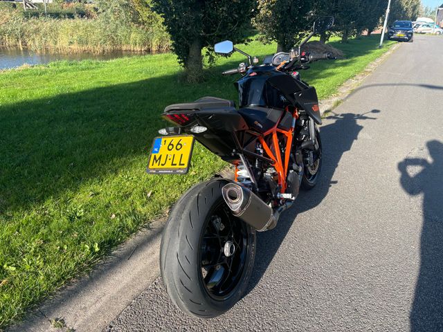 ktm - 1290-super-duke-r