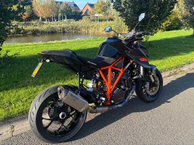 ktm - 1290-super-duke-r