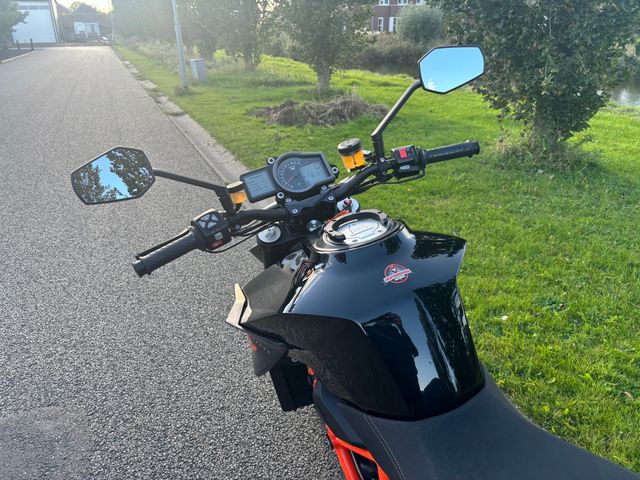 ktm - 1290-super-duke-r