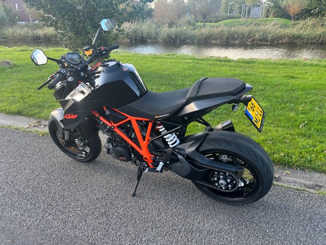 ktm - 1290-super-duke-r