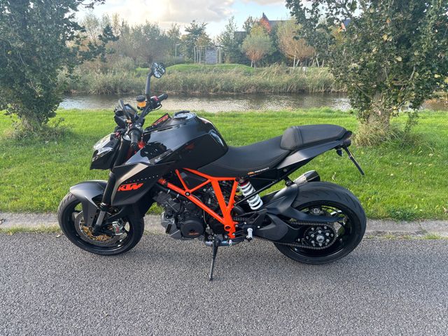 ktm - 1290-super-duke-r