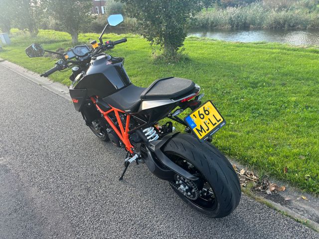 ktm - 1290-super-duke-r