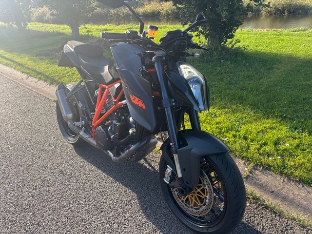 ktm - 1290-super-duke-r