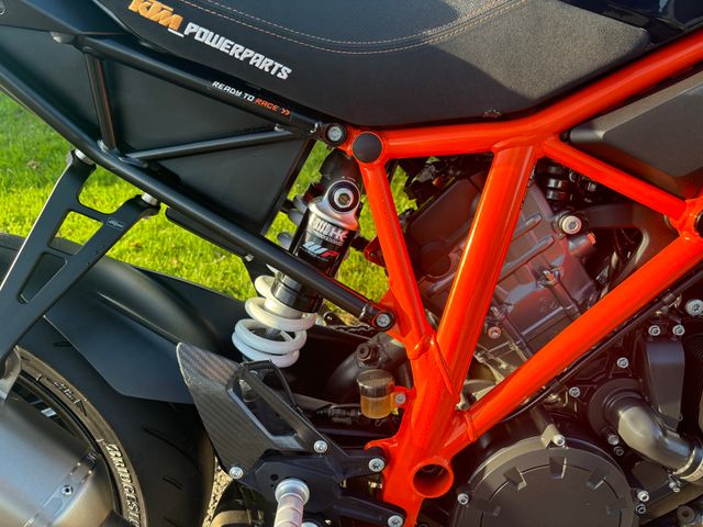 ktm - 1290-super-duke-r