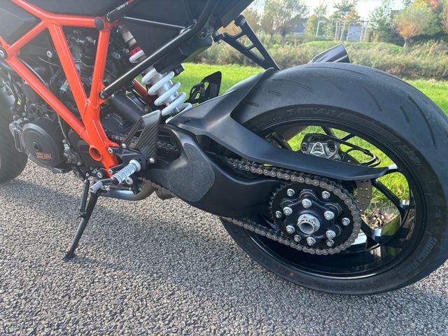 ktm - 1290-super-duke-r