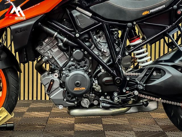 ktm - 1290-super-duke-r