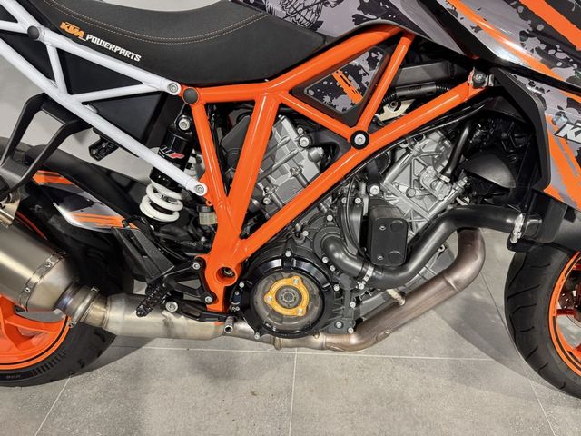 ktm - 1290-super-duke-r