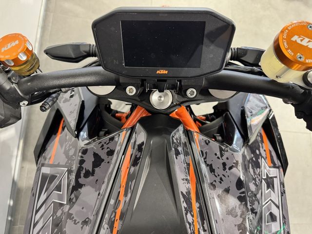 ktm - 1290-super-duke-r