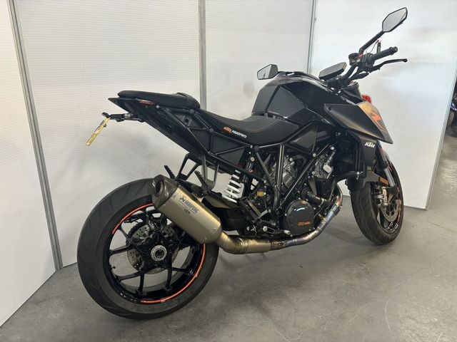 ktm - 1290-super-duke-r