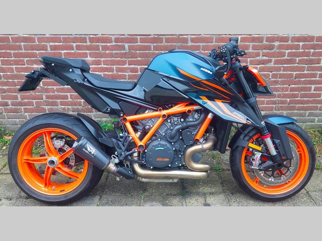 ktm - 1290-super-duke-r