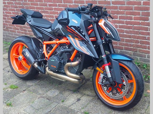 ktm - 1290-super-duke-r