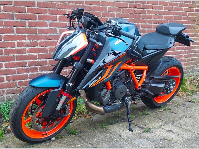 ktm - 1290-super-duke-r