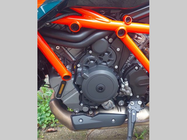 ktm - 1290-super-duke-r