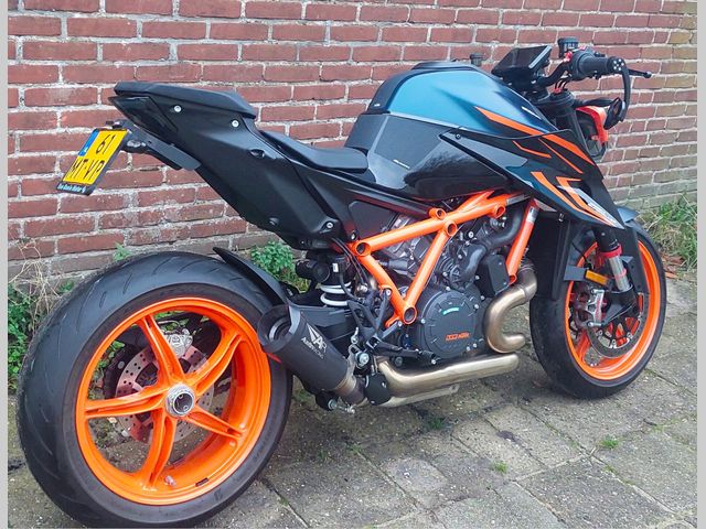 ktm - 1290-super-duke-r