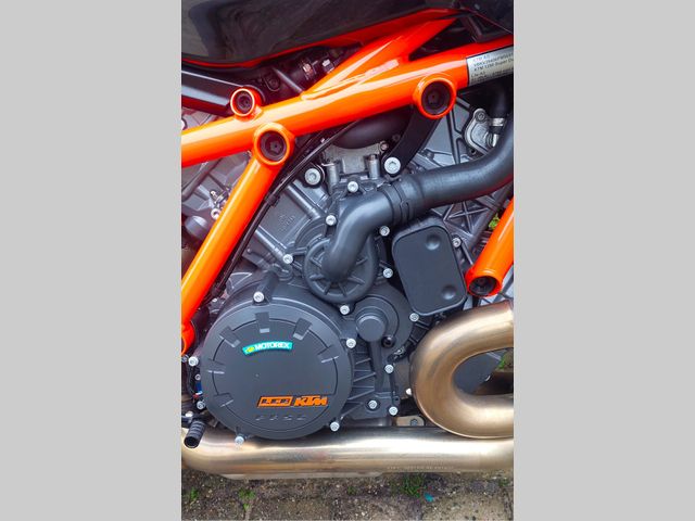 ktm - 1290-super-duke-r