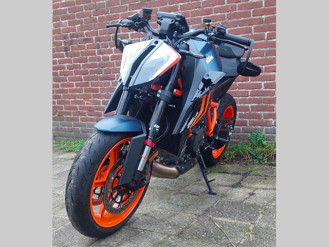 ktm - 1290-super-duke-r