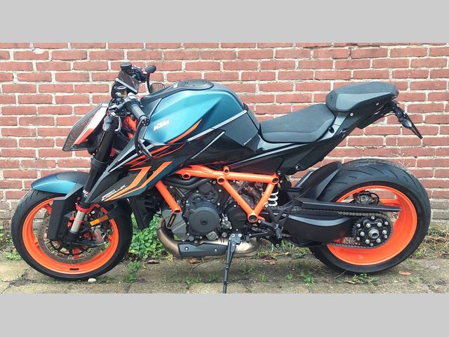 ktm - 1290-super-duke-r