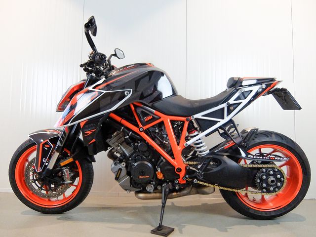 ktm - 1290-super-duke-r