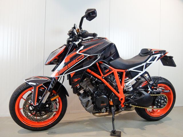 ktm - 1290-super-duke-r