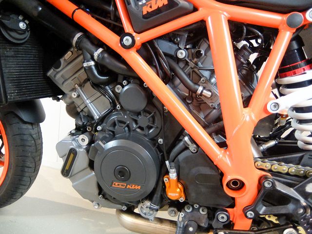 ktm - 1290-super-duke-r