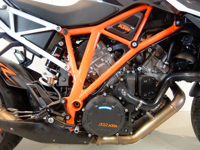 ktm - 1290-super-duke-r