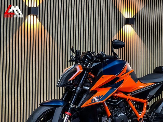 ktm - 1290-super-duke-r