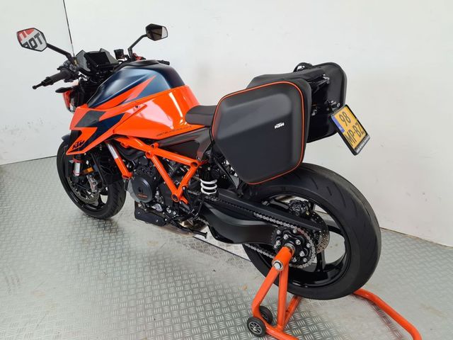 ktm - 1290-super-duke-r