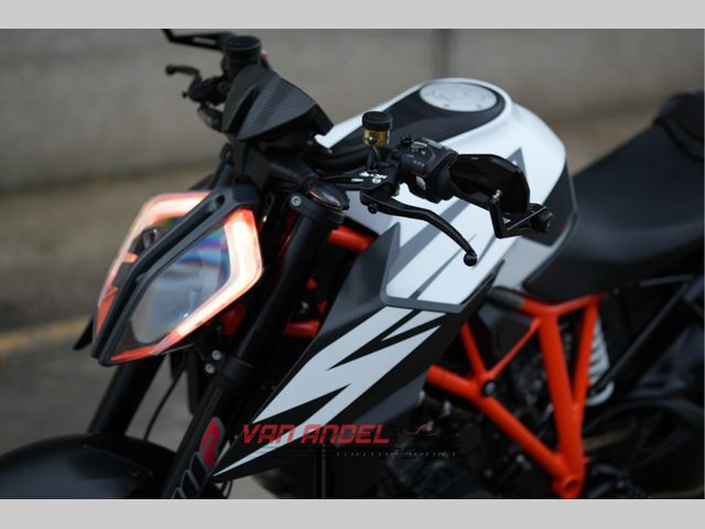 ktm - 1290-super-duke-r