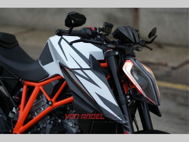 ktm - 1290-super-duke-r