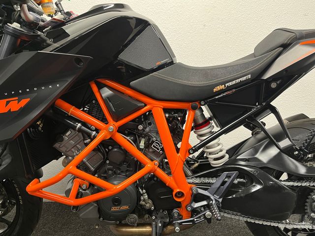 ktm - 1290-super-duke-r