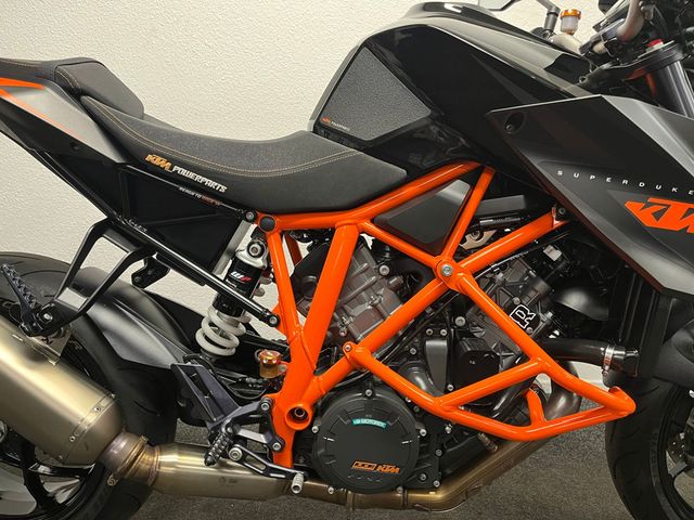 ktm - 1290-super-duke-r