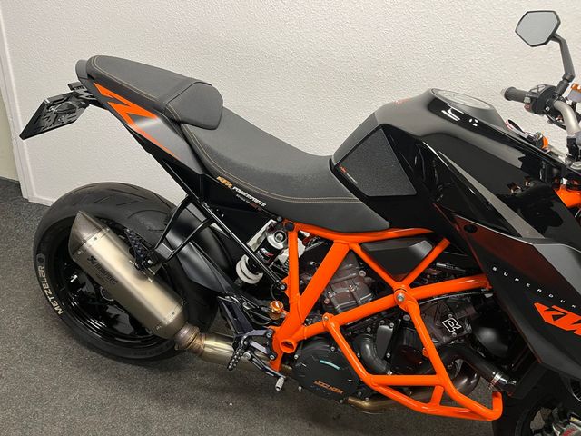 ktm - 1290-super-duke-r