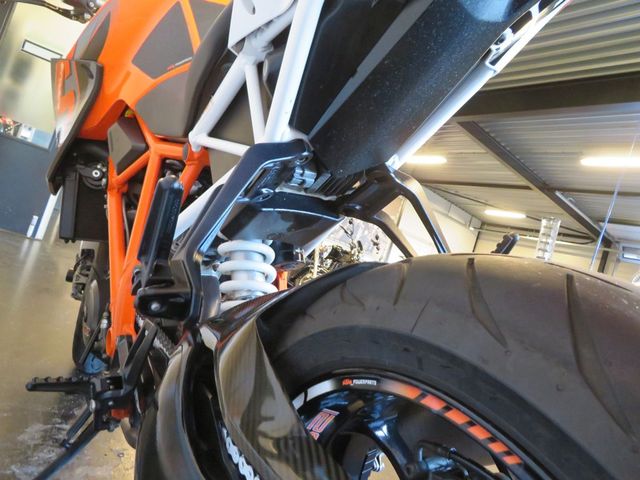 ktm - 1290-super-duke-r