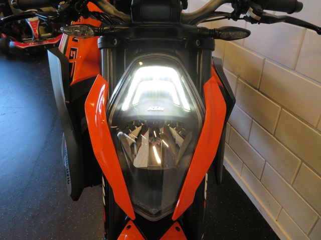 ktm - 1290-super-duke-r