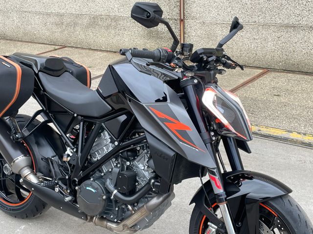 ktm - 1290-super-duke-r