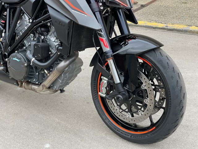 ktm - 1290-super-duke-r