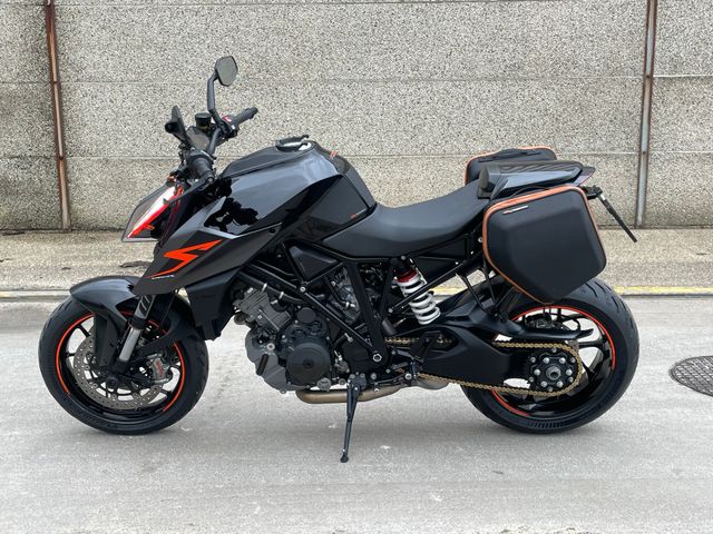 ktm - 1290-super-duke-r