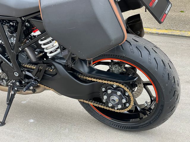 ktm - 1290-super-duke-r