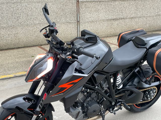 ktm - 1290-super-duke-r