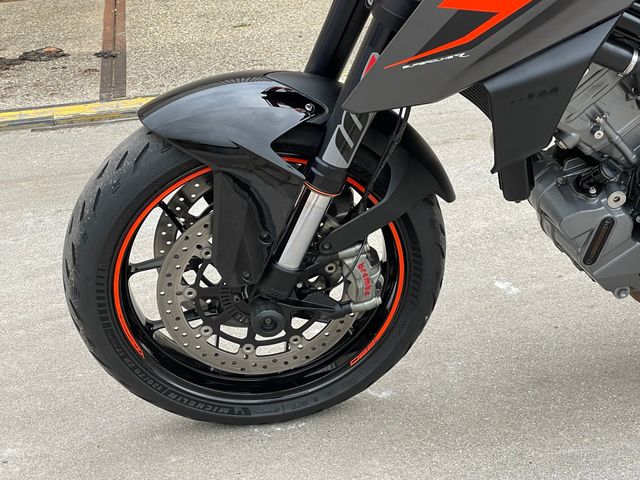 ktm - 1290-super-duke-r