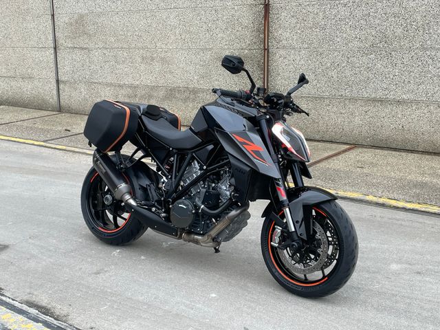 ktm - 1290-super-duke-r